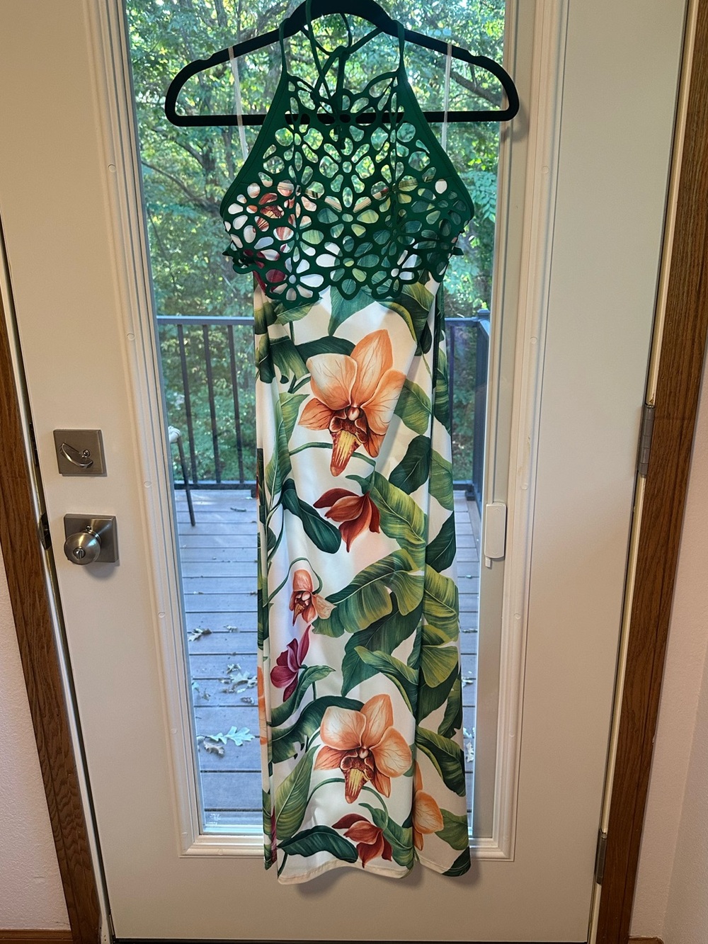VENUS Green Halter Floral Maxi Dress - Medium